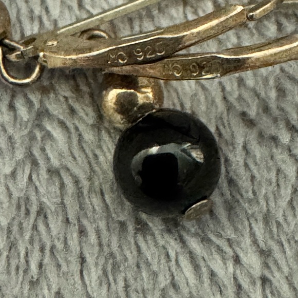 Elegant Vintage Black and Sterling Silver Drop Earrings - Picture 2 of 2